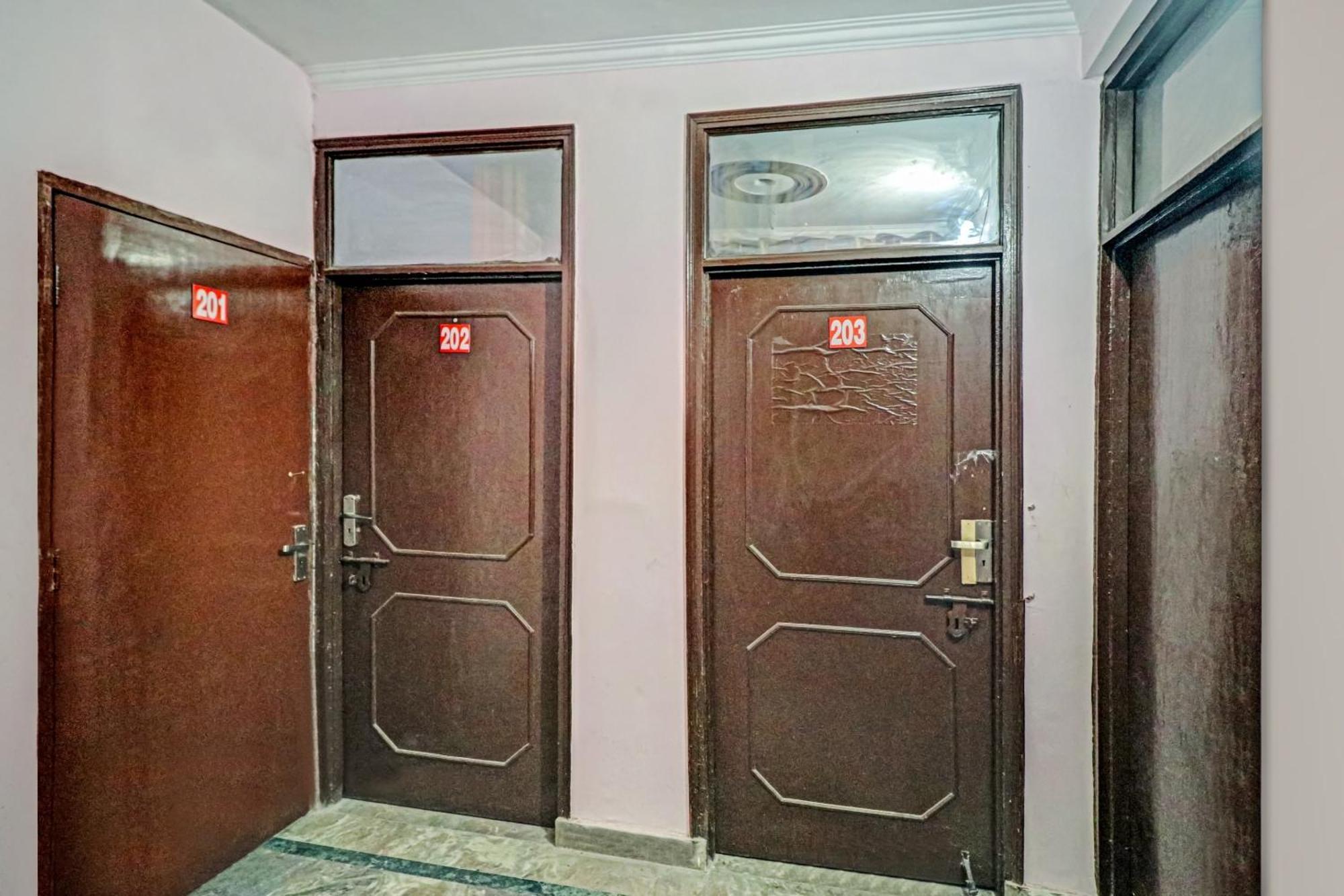 OYO 73491 Rj Villa Indirapuram Exteriör bild