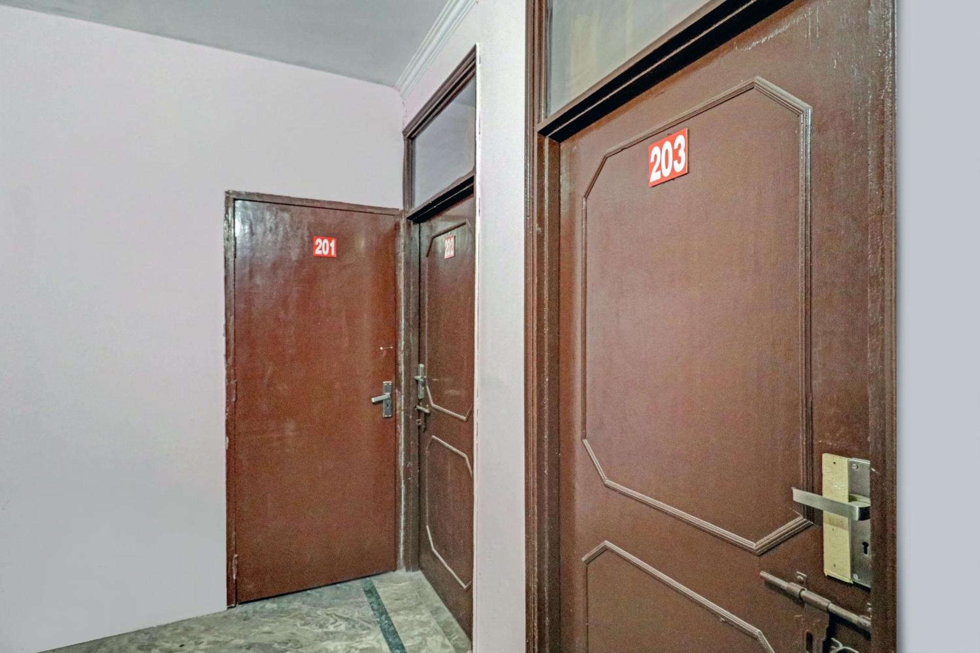 OYO 73491 Rj Villa Indirapuram Exteriör bild
